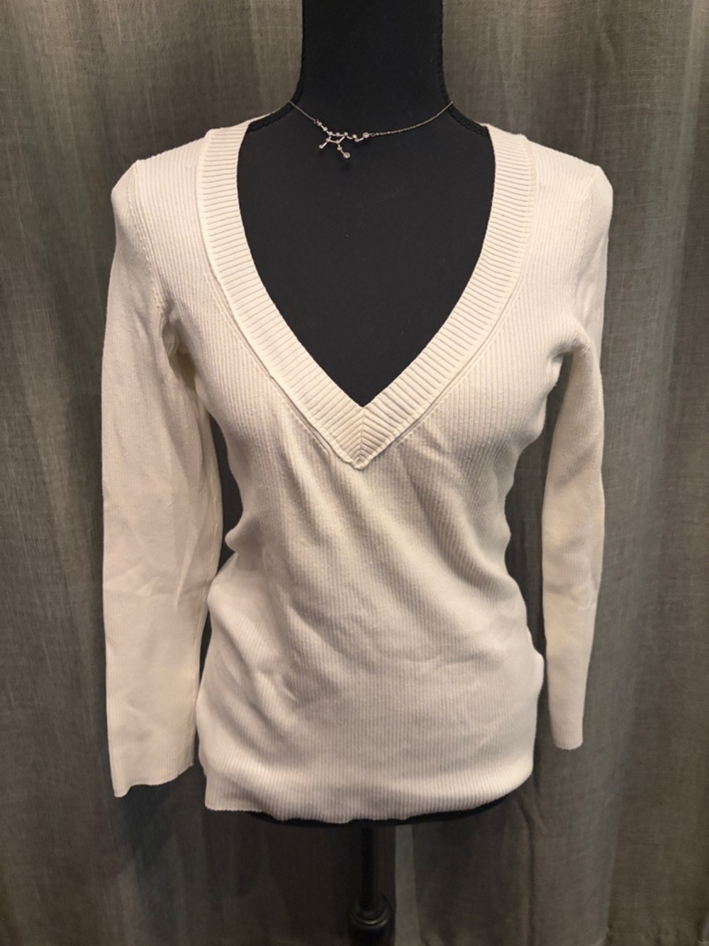Eddie Bauer Cream V-Neck Ribbed Sweater
